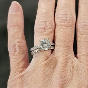109 - Gorgeous Womens White Gold Cubic Zirconia size 6 Designer Ring